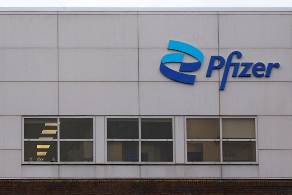 Trump anuncia que Pfizer rebajará el precio de muchos medicamentos