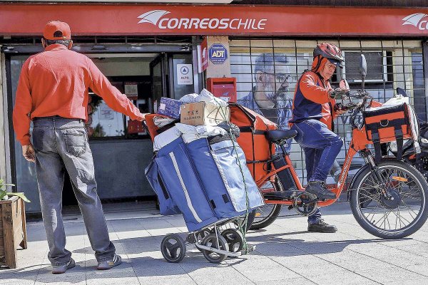 <p>Correos de Chile despide a 600 trabajadores, el 15% de su dotación</p>