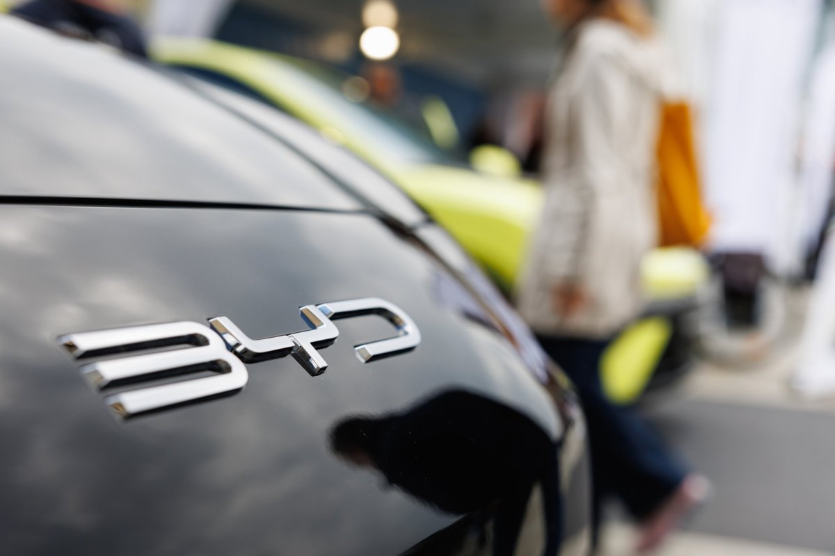 <p>Ventas de BYD caen 5,5% en septiembre, su primer retroceso desde inicios de 2024, mientras que las de su rival Geely suben 35%</p>