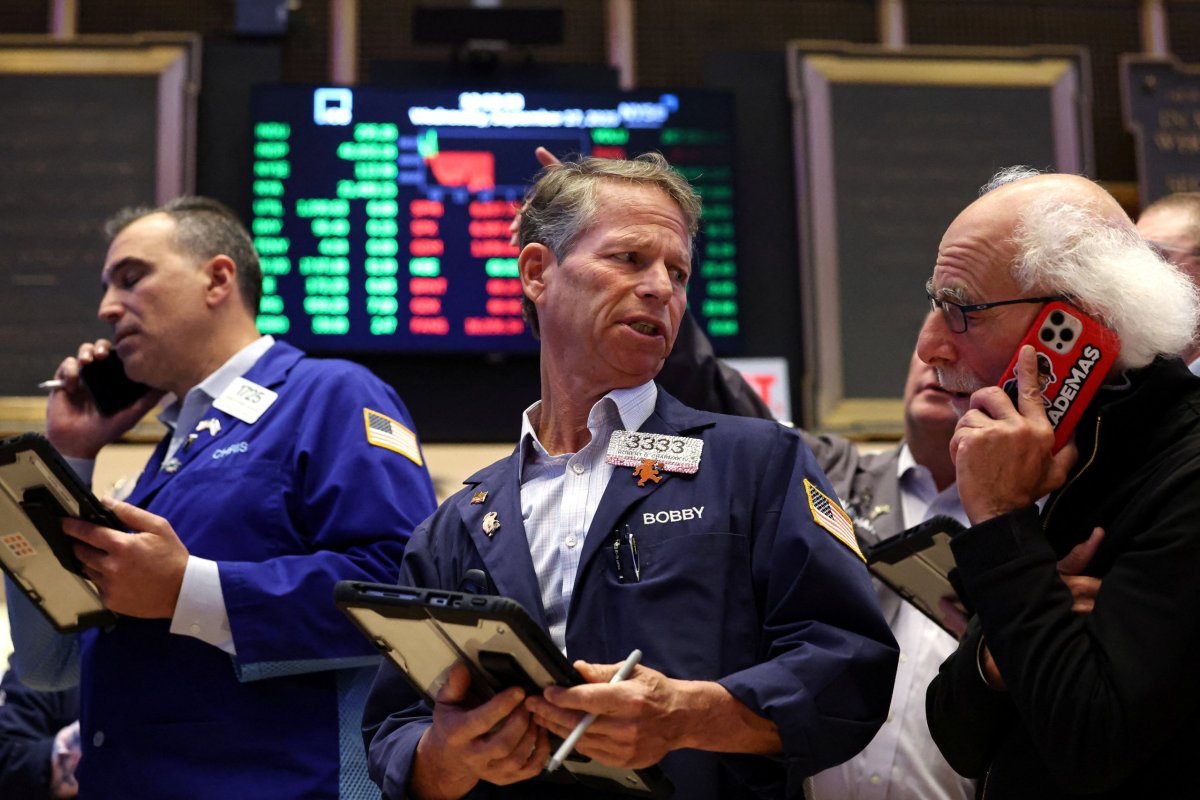 <p>IPSA recupera los 9.000 puntos, pero Wall Street abre a la baja ante incertidumbre por cierre del gobierno en EEUU</p>