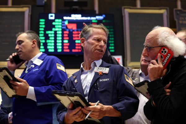 <p>IPSA recupera los 9.000 puntos, pero Wall Street abre a la baja ante incertidumbre por cierre del gobierno en EEUU</p>