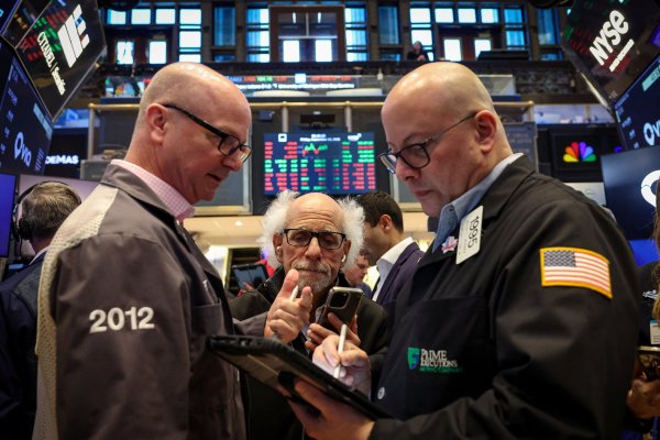 <p>IPSA recupera los 9.000 puntos mientras Wall Street gira al alza frente a perspectivas de alivio monetario en EEUU</p>