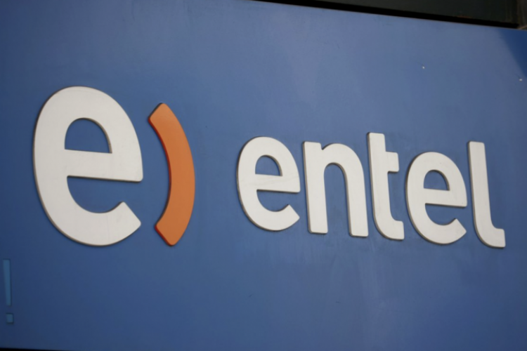 <p>América Móvil y Entel lanzan oferta conjunta por Telefónica Chile: acciones de la chilena se disparan</p>