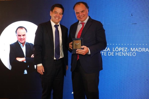 <p>Cena Anual de la Prensa convoca a más de 50 medios en Torres del Paine y premia a destacadas trayectorias del periodismo</p>