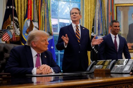 <p>EEUU no pondrá dinero en Argentina: "Es una línea swap", aclara el secretario del Tesoro</p>