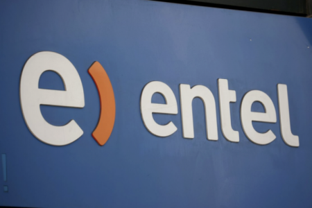 <p>América Móvil y Entel lanzan oferta conjunta por Telefónica Chile: acciones de la chilena se disparan</p>