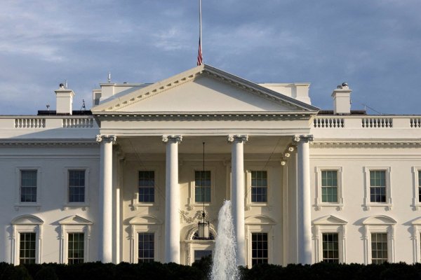 <p>Trump amenaza cancelar más agencias federales y realizar recortes permanentes de gasto a medida que se prolonga el cierre de gobierno en EEUU</p>