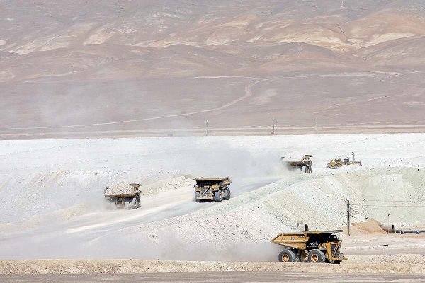 <p>Escondida ingresa proyecto de US$ 1.300 millones y dice que en 2026 presentará iniciativa de US$ 5.000 millones para nueva concentradora</p>