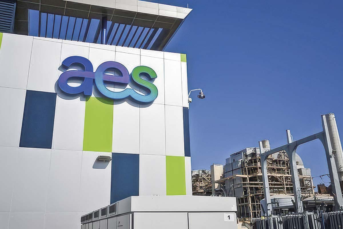 <p>Por qué la compra de AES volvería a poner a BlackRock bajo la lupa de la FNE</p>
