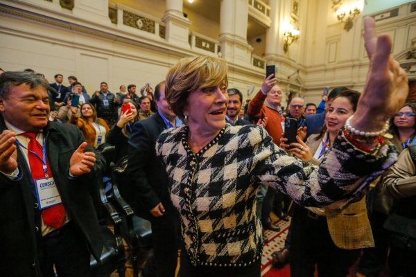 Matthei arremete contra el Minvu y advierte que el Gobierno deja una deuda pendiente con las familias por subsidios sin respaldo