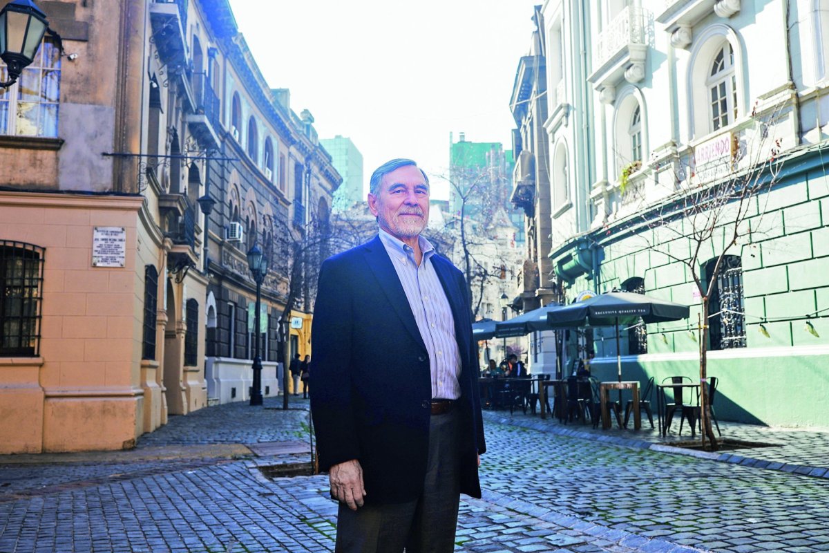 <p>Luis Eduardo Escobar, jefe del equipo económico de Jeannette Jara: “No tengo la preocupación de Mario Marcel (...). El rol del PC en este gobierno ha sido impecable”</p>
