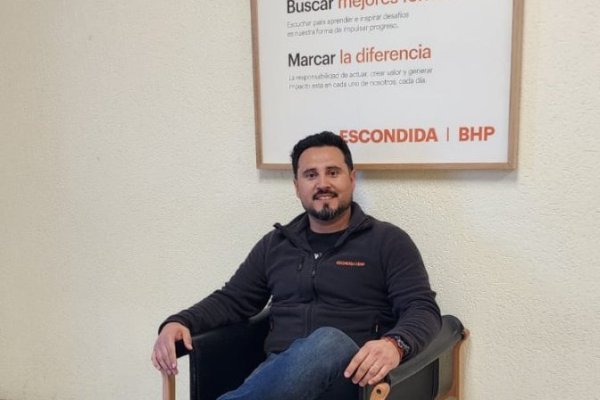 <p>Nuevo presidente en el mayor sindicato minero de Chile: tras 12 años, Sebastián Liberona derrota a histórico líder de Escondida</p>