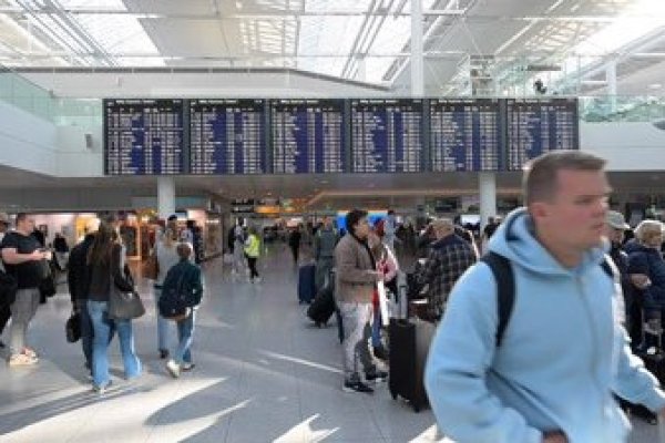 <p>Ahora en DF | El aeropuerto de Múnich reinicia operaciones tras su cierre temporal por avistamiento de drones</p>