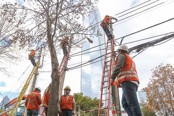 Inmobiliarias cuestionan nueva norma que regula conexión al suministro eléctrico: dicen que “profundiza los problemas”