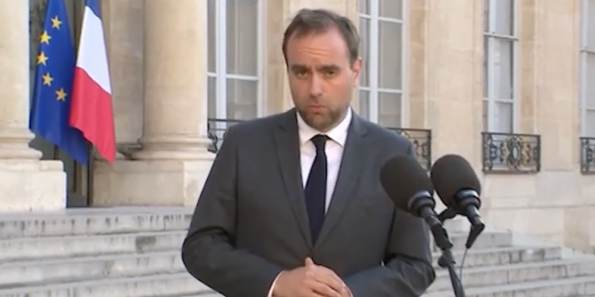 <p>Ahora en DF | Primer ministro de Francia dimite un día después de formar Gobierno</p>