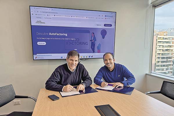 <p>Ignacio Prado, gerente general de Factoring Security; y Manuel Concha, CEO de Siigo Kame</p>