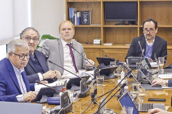 Proyecto que permite levantar el secreto bancario de altas autoridades del país sortea la Comisión de Economía