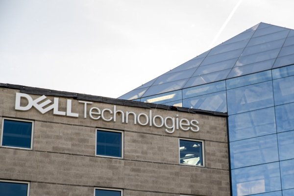 <p>Dell duplica su proyección de ganancias para los próximos cuatro años debido a la sólida demanda por servidores de IA</p>
