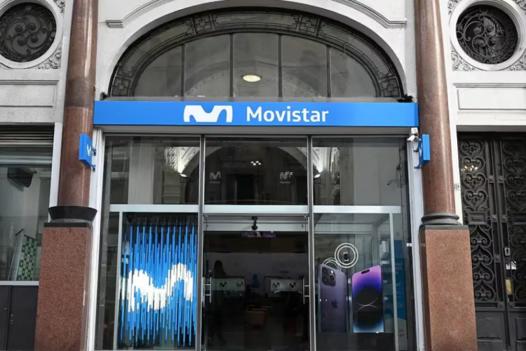 <p>Telefónica oficializa su salida de Uruguay y aumentan las versiones de venta en Venezuela</p>