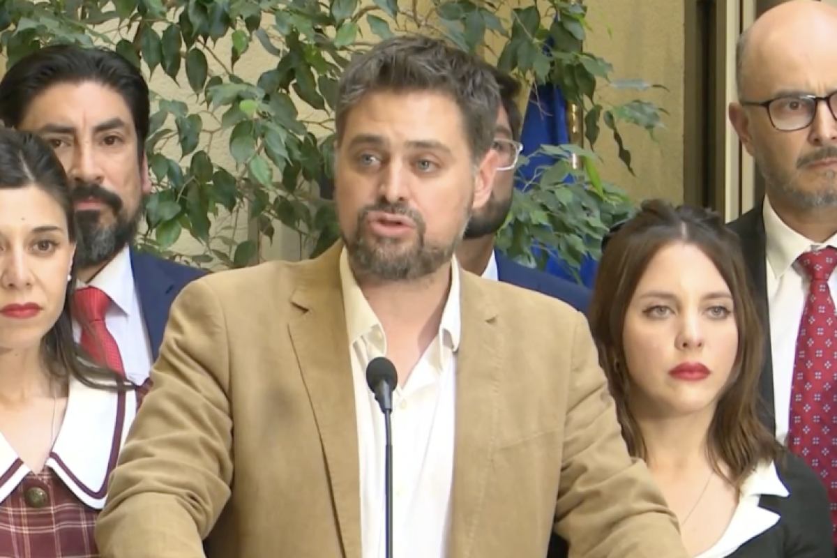 <p>Ahora en DF | Caso Hermosilla: diputados oficialistas presentan acusación constitucional contra juez Ulloa por “notable abandono de deberes”</p>