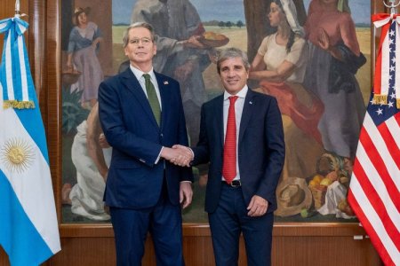 <p>EEUU compra pesos argentinos y acuerda línea de swap de US$ 20.000 millones para el país</p>