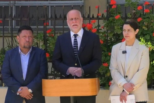 <p>Ahora en DF | Ministro Elizalde responde a Matthei por críticas a reforma para extender la presencia militar en la frontera</p>