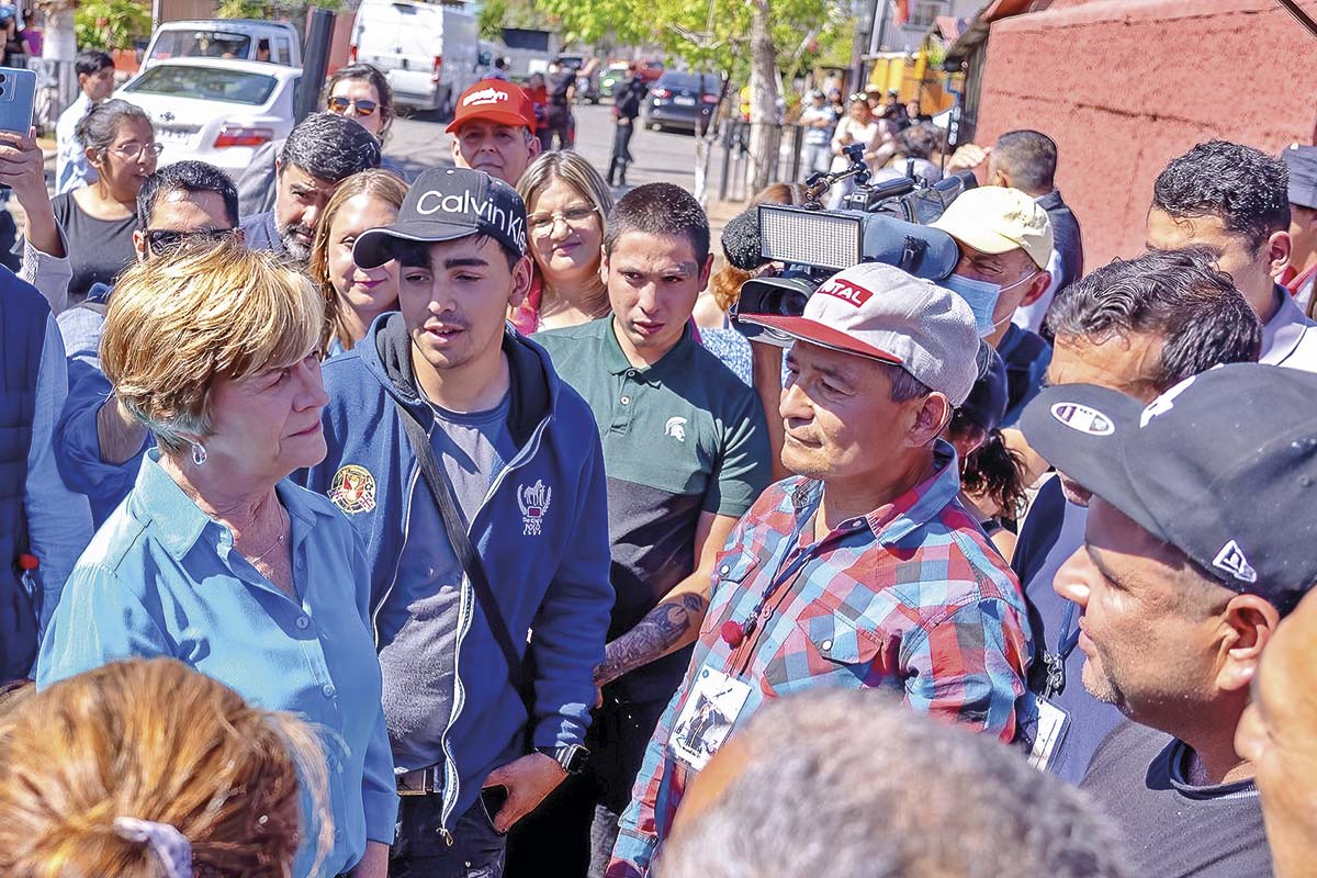 <p>Matthei expone sus dudas sobre el momento en que Boric lanza reforma constitucional para extender presencia militar en la frontera</p>