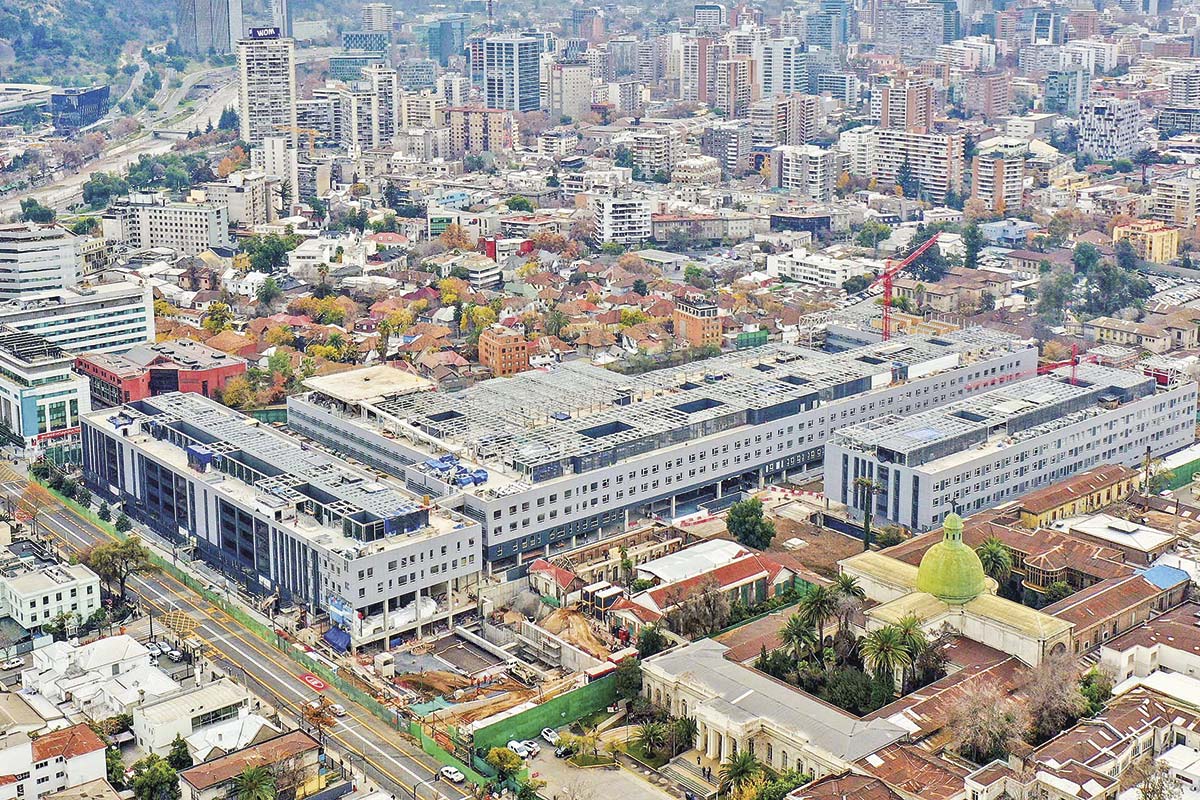 <p>Hospital del Salvador enfrenta nuevos retrasos y falta de recursos podría aplazar aún más su entrega</p>