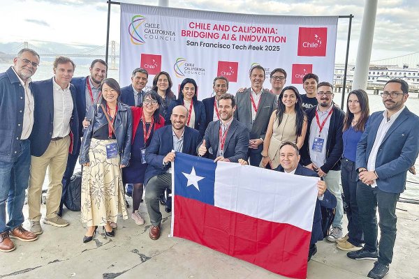 Parte de la delegación chilena en San Francisco e invitados.