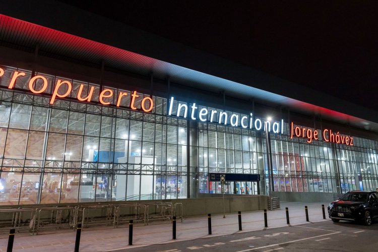 <p>Conectar con Lima costará US$ 25 más: la nueva tarifa del Aeropuerto Jorge Chávez que enciende las alarmas entre aerolíneas, gremios y pasajeros</p>
