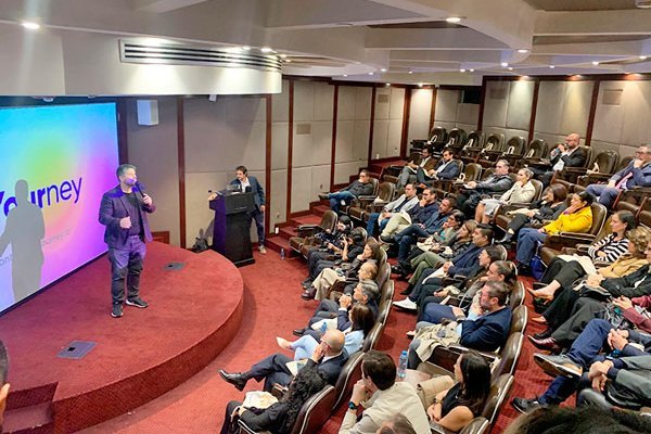 Nicolás Morales, fundador de Yourney durante la presentación en México.