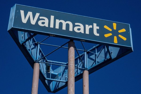<p>Walmart se asocia con OpenAI para ofrecer compras a través de ChatGPT y sus acciones se disparan 5% a un máximo histórico</p>