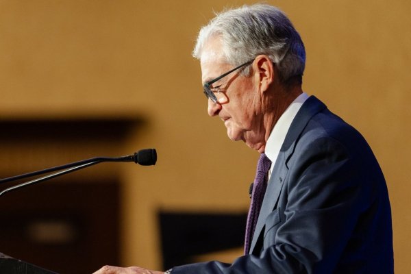 <p>Presidente de la Fed da señales de nuevo recorte de tasas a medida que menor contratación presiona al mercado laboral</p>