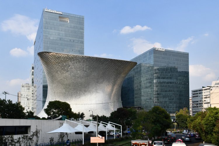 <p>América Móvil se muestra "abierta a oportunidades de consolidación” en Latinoamérica, mientras avanza con compras en Chile y Brasil</p>