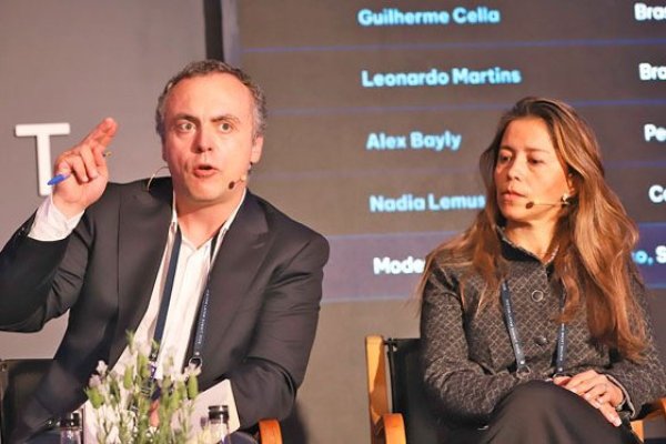 <p>Presidente de Inversiones Financieras Costa Verde, Nicolás Noguera y la gerenta de inversiones CS Capital Group, Nadia Lemus. Foto: Julio Castro</p>