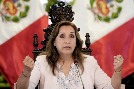 Juez rechaza pedido de fiscalía de prohibir a Boluarte salir de Perú mientras la investigan por corrupción