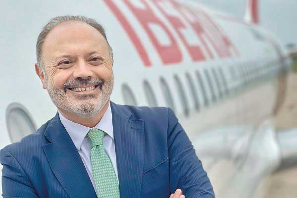 <p>Víctor Moneo, director global de ventas de Iberia: “Nuestra ambición es ir, en cuanto podamos, a los dos vuelos diarios a Chile"</p>