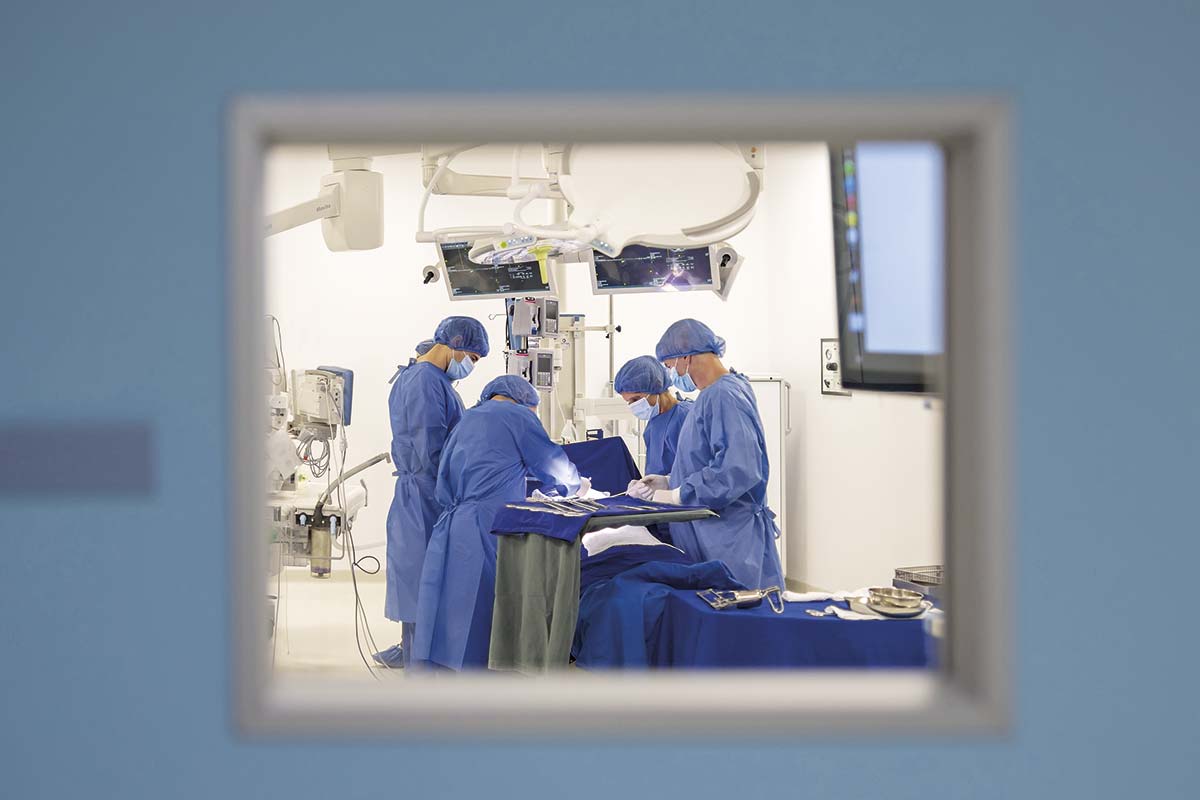 <p>Colmed Santiago alerta que hospitales volvieron a quedarse sin recursos en octubre y pide sincerar presupuesto para 2026</p>