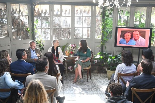 <p>Madre e hijo por la regeneración: el conversatorio entre Ximena Abogabir y Gonzalo Muñoz organizado por Walmart Chile</p>