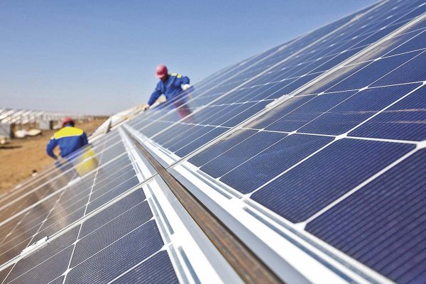 <p>Yuri andrade Sylvester director y gerente de nuevos negocios de oenergy. Foto: Bloomberg.</p>