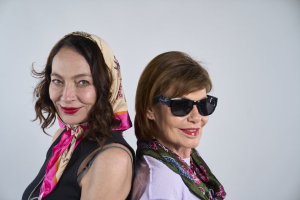 <p>Patricia Rivadeneira y Coca Guazzini presentan su revolución de las viejas</p>