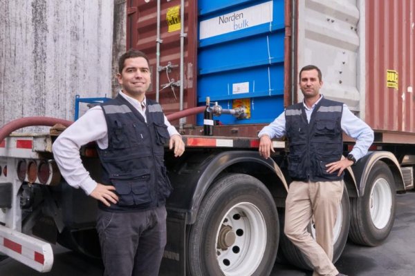 <p>Cómo dos emprendedores chilenos sedujeron en la Toscana a una de las empresas de logística más grandes del mundo</p>