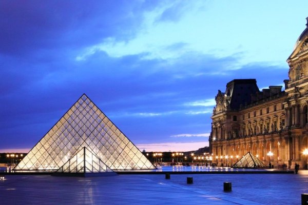 <p>Joyas de “valor incalculable” son robadas del Museo del Louvre y autoridades ordenan el cierre del recinto</p>