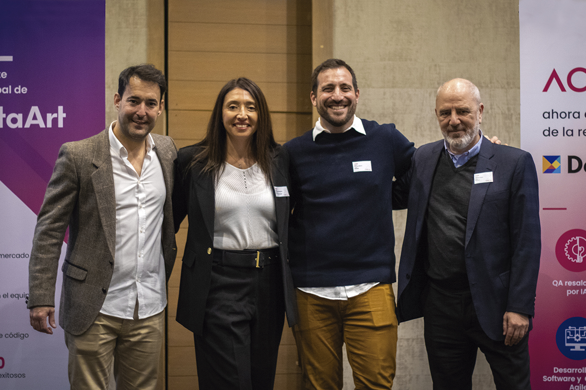 <p>En el evento ACL Connect (de izquierda a derecha): Pablo Landrobe, AI/ML Tech Director, DataArt; Mariluz Rodríguez, Gerente Comercial, ACL; Marcos Mauro, Executive Vice President, LATAM Business, DataArt; y Germán Rozo, SVP Business Administration, Latin America Region, DataArt.</p>
