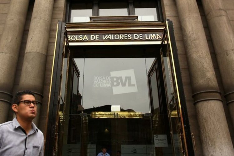 <p>Extranjeros reducen inversión en bolsa de Perú al mínimo por caos político</p>