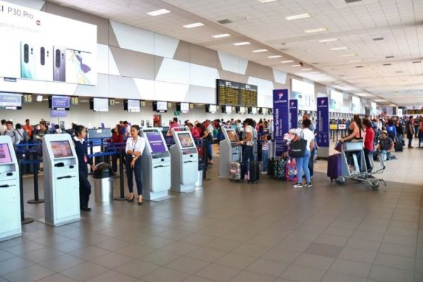 <p>Pérdidas de vuelos, mayores costos operacionales y hasta cinco años de cárcel: los impactos de los falsos avisos de bomba</p>