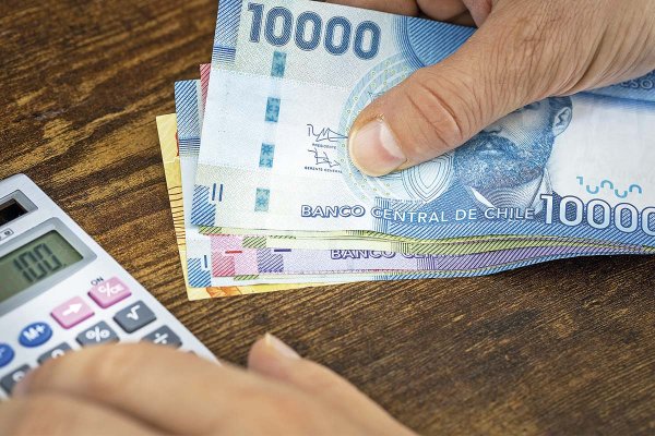 <p>Chile sale del fondo del ranking de sistemas tributarios menos competitivos del mundo, pero supera a países como Islandia, Bélgica, Reino Unido y Francia</p>