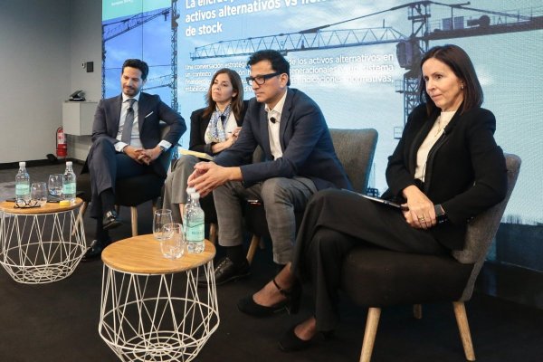 <p>La country manager de la gestora, Silvia Fernández, fue una de las panelistas. Foto: José Montenegro</p>