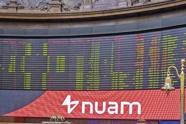 Poco menos de la mitad de los fondos activos de acciones chilenas no le ganaron al índice de referencia del S&P