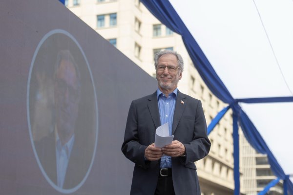 <p>Ministro García refuta a consultora que contradice cálculo en cuentas de la luz: "Las personas sí pagaron. La plata que se cobró en exceso está en las empresas"</p>
